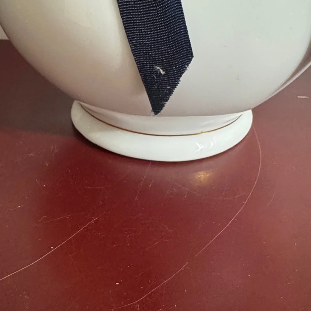Vintage Formalities by Baum Bros. with a basket weave lattice 7 3/4”